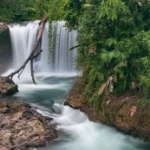 fotografía de la cascada salto del tigre en ecuador
